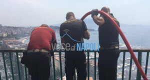 Incendio sulle rampe di Sant'Antonio e black out: allarme a Napoli