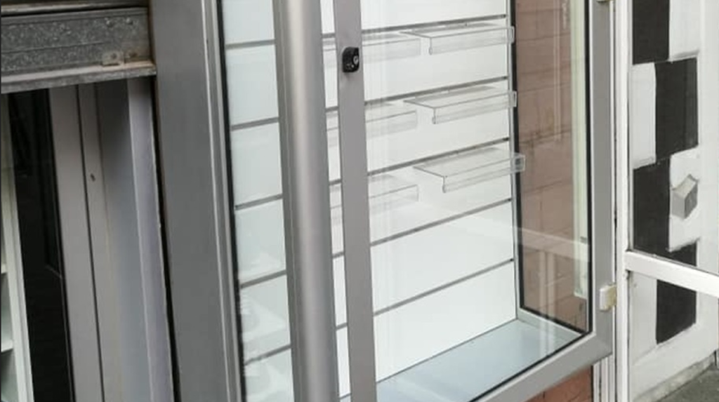 Ladro distratto in Campania: ruba le scarpe, ma sono solo quelle destre