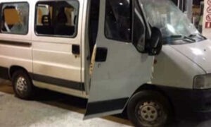 Scontri tra tifosi del Napoli e della Juventus, danneggiato furgone dei supporters bianconeri