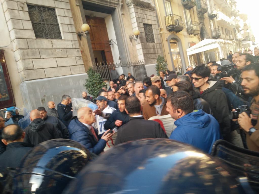 Incidenti tra disoccupati e polizia prima dell'arrivo di Zingaretti