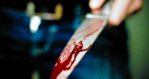 Tenta di uccidere la madre nel sonno, follia nel napoletano