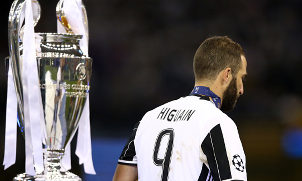 Le frasi choc dell'opinionista Paolo Rossi, "Conquisteremo le loro mogli"