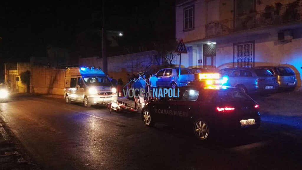 Grave incidente a Pozzuoli, scontro auto - moto: centauro ferito e ricoverato d'urgenza