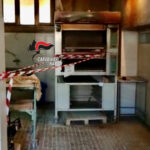 Pane killer, impasto da 50 chili cotto con legno e chiodi: sequestrato forno abusivo e denunciata una coppia