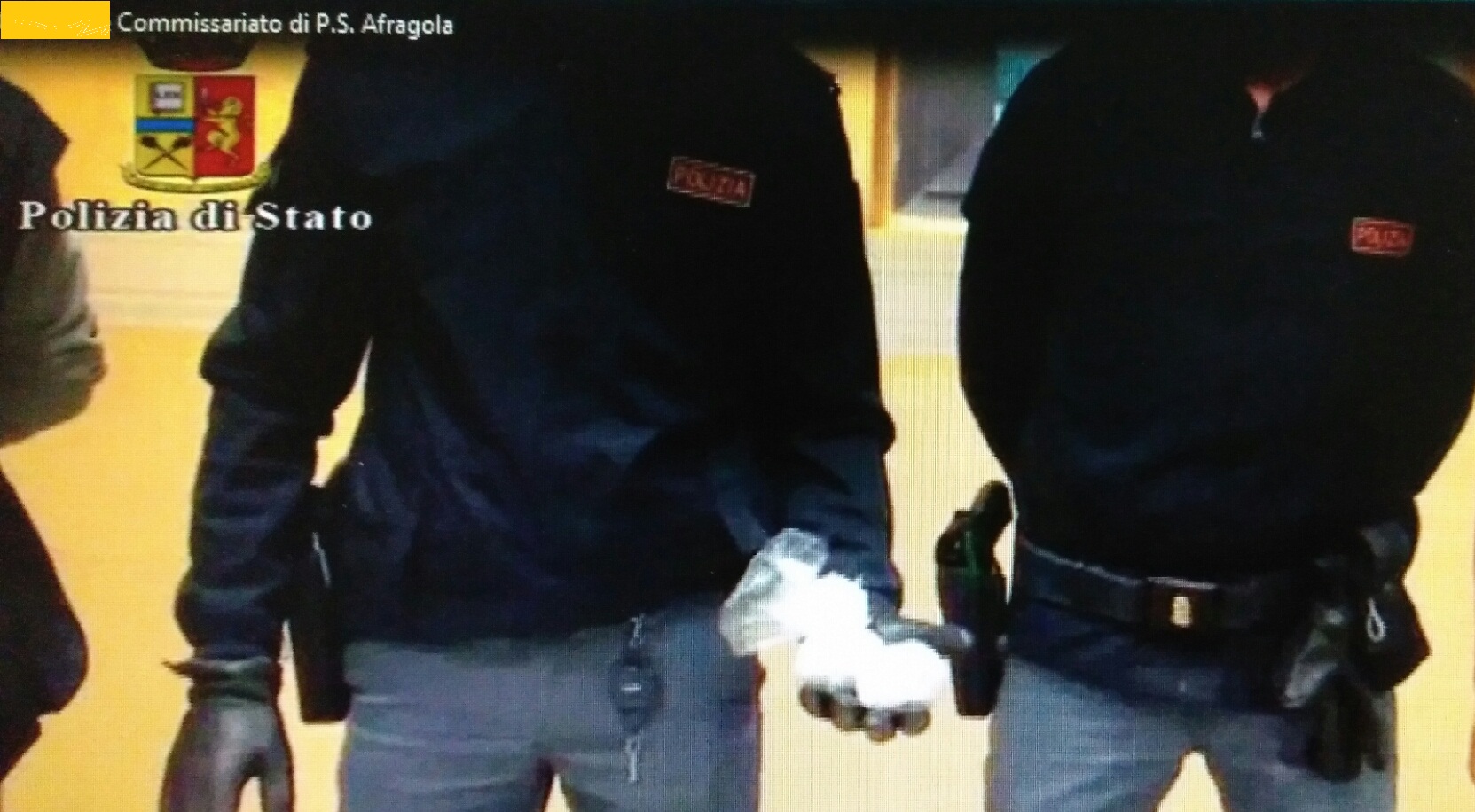 Parco verde, spaccia cocaina davanti i figli minorenni: arestato