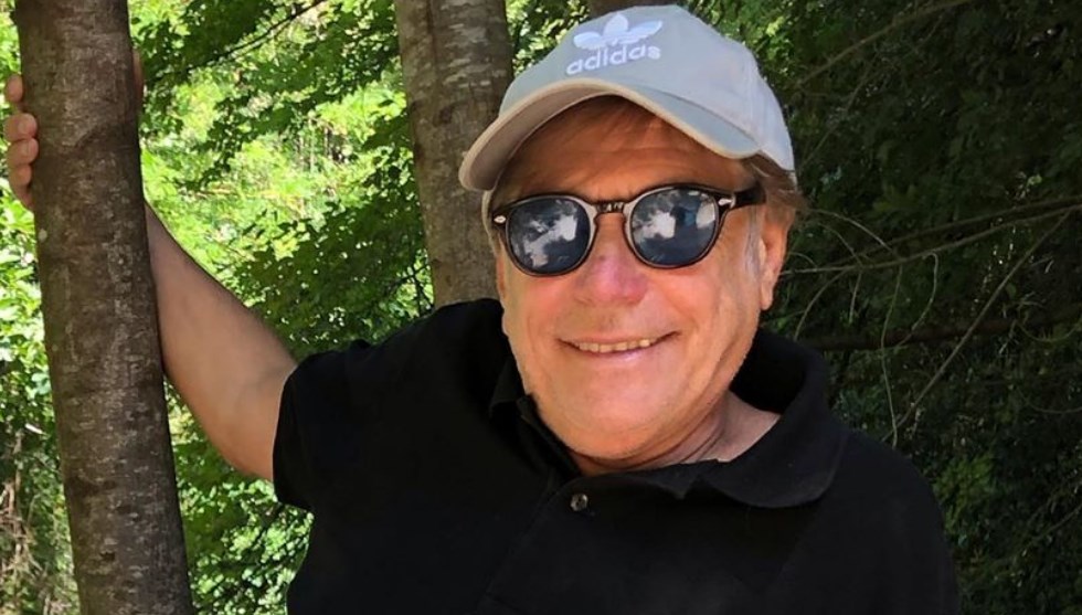 Come trascorre l'estate Nino D'Angelo Tra dediche e natura il maestro più in forma che mai