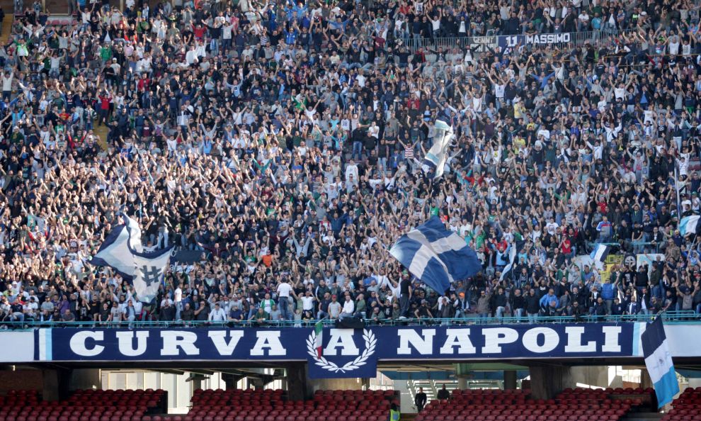 Napoli, in occasione della festa arriva lo scioglimento della curva A