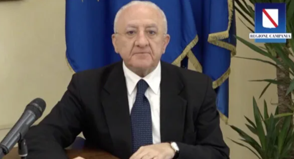 De Luca firma nuova ordinanza Mascherine obbligatorie nei terminal e mezzi pubblici