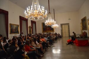 Demiurgo in Reggia - Gli spettatori nella Sala delle Glorie dei Borbone - Ph. Chiara Siniscalchi