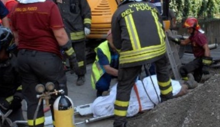 Dramma in Campania, operaio schiacciato da una macchina: ennesima tragedia sul lavoro