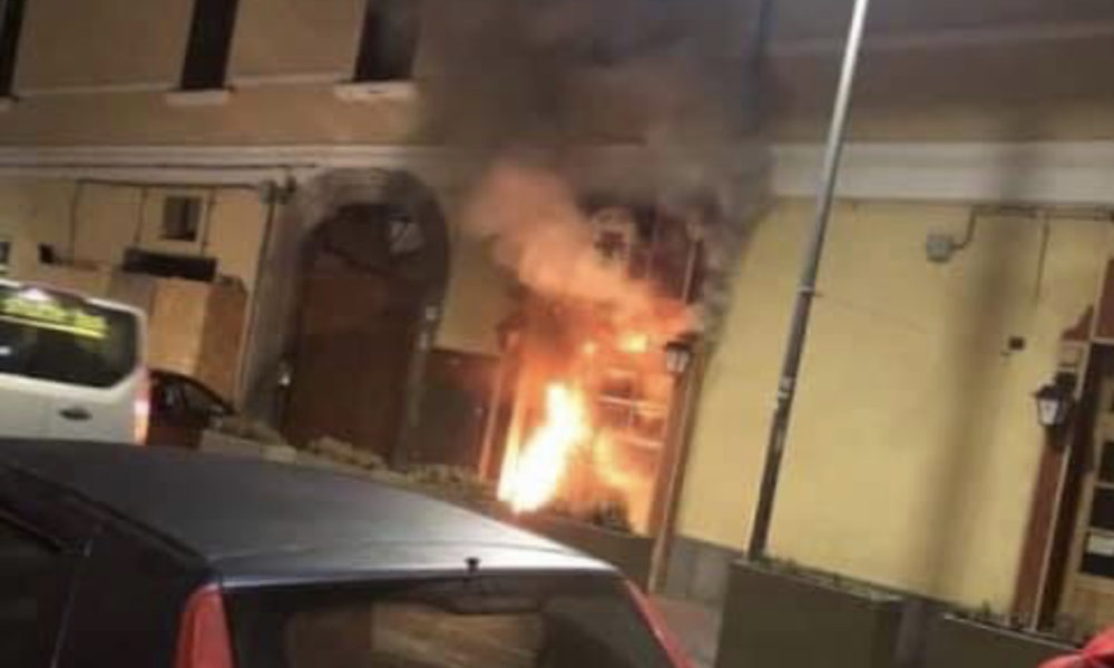 Torre del Greco, bomba distrugge un pub: allarme racket