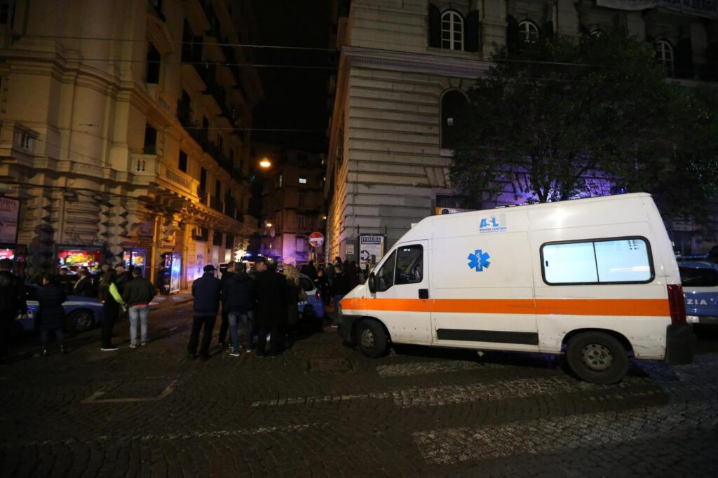 Napoli, esplosione nella notte: un morto e un ferito