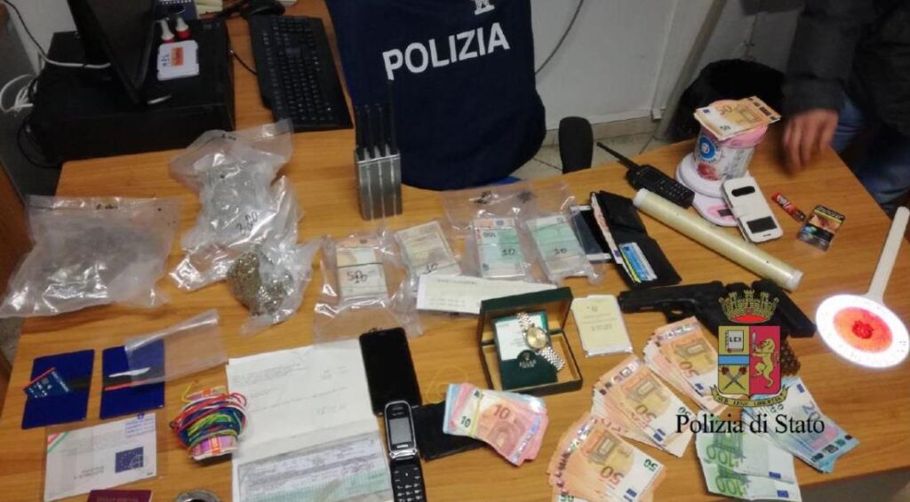 Ischia, operazione antidroga della Polizia: 5 arresti