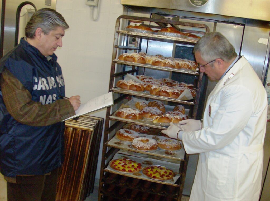 Napoli, blitz dei NAS: sequestri e multe a diverse attività ristorative