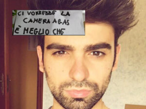 "È meglio che ti uccidi", minacce choc allo studente gay
