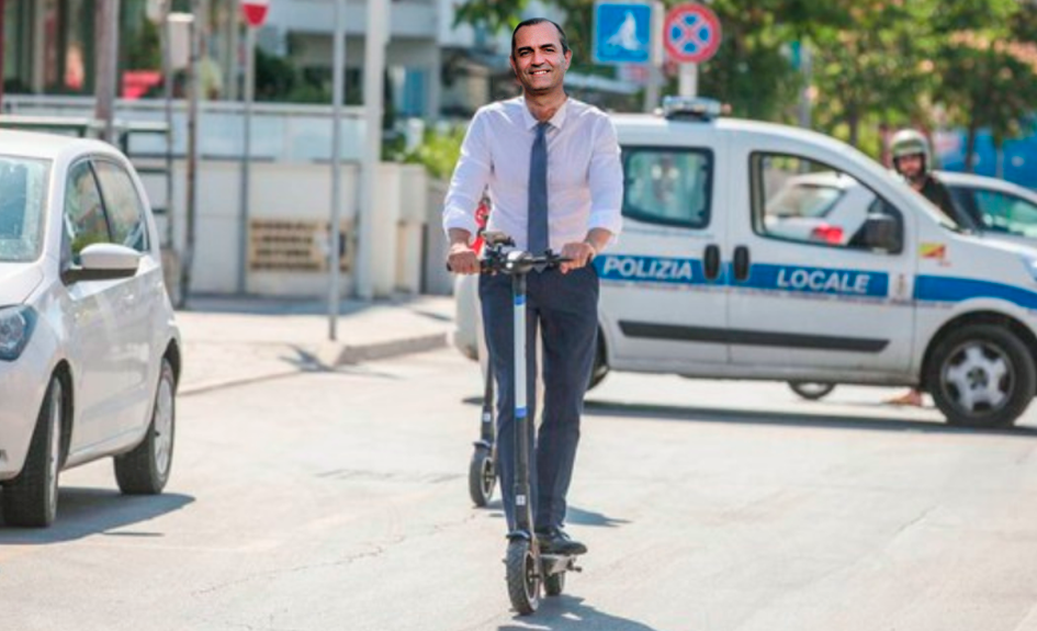 Il Comune ha preso i monopattini, abbiamo risolto il problema trasporti a Napoli!
