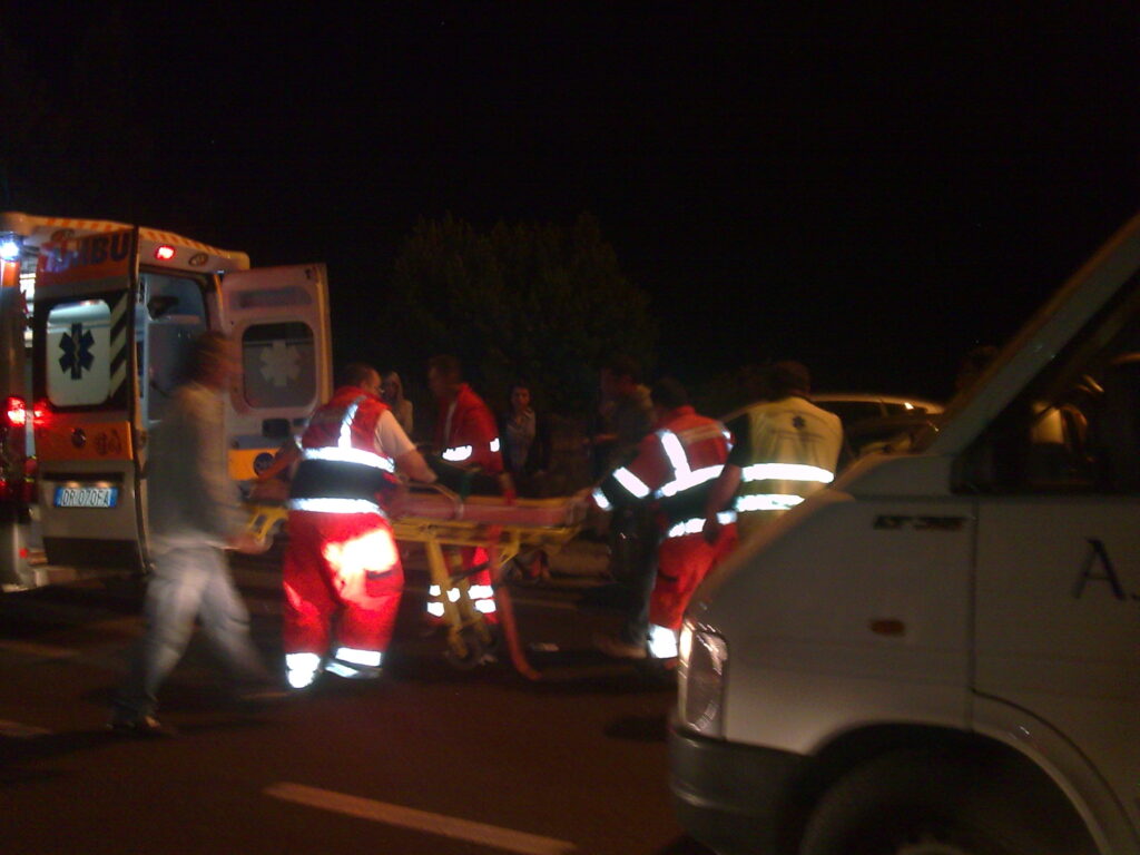 Giugliano, notte tragica: grave incidente stradale