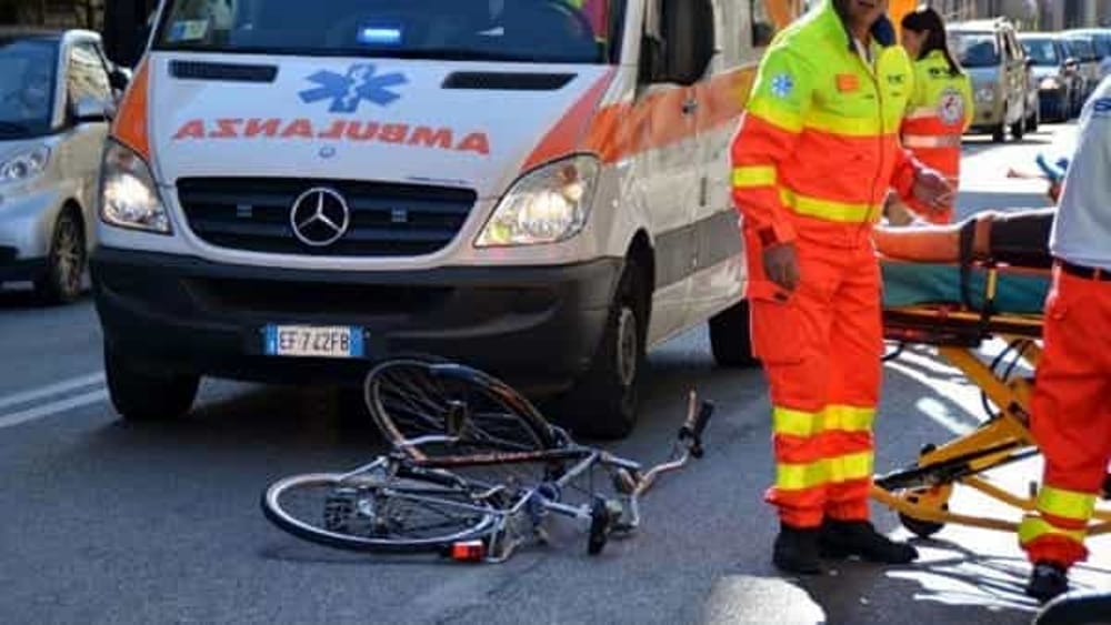 Incidente a Succivo, 14enne in bicicletta investito da un’auto