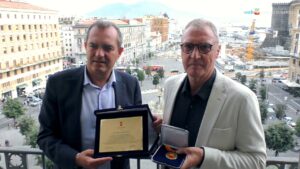 Una medaglia della città per Ruud Krol, leggenda del calcio Napoli