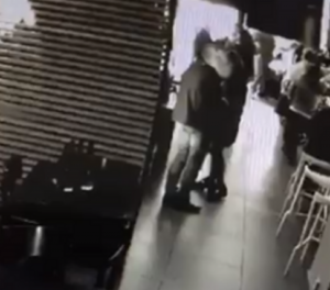 Rapina a mano armata in un noto pub di Giugliano: ladri in fuga con il bottino