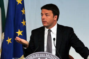 Matteo Renzi a Napoli, il premier chiude in città la campagna referendaria per il Si