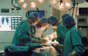 Napoli, Intervento record: due eccellenze mediche unite per salvare una vita