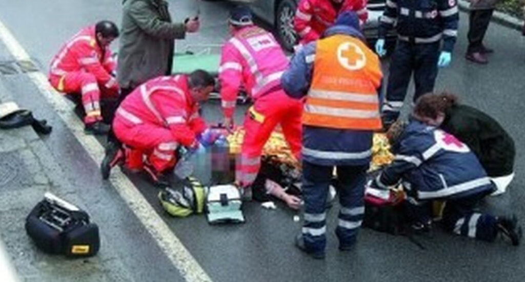Quarto, violento incidente con lo scooter: pedone in fin di vita