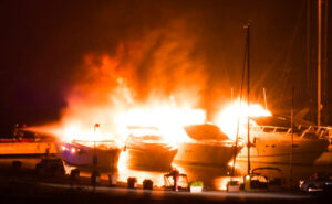 Notte di Ferragosto, a Vietri sul Mare bruciate barche ormeggiate