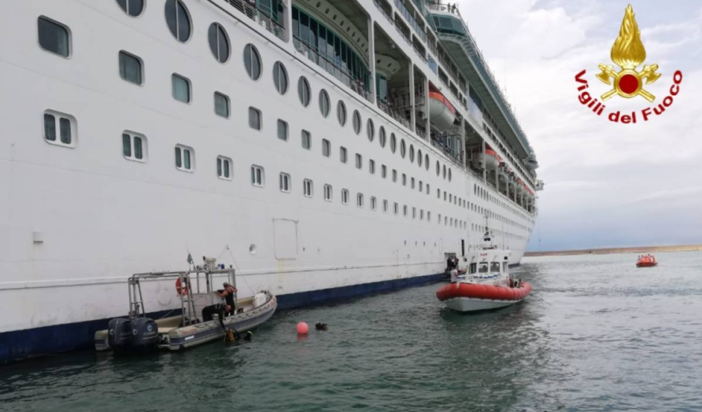 Paura sulla nove Palermo Napoli, uomo dell'equipaggio cade in mare: trovato vivo dopo ore di ricerca