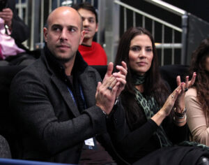 La rivolta delle "wags" azzurre, le mogli dei calciatori del Napoli contro De Laurentiis