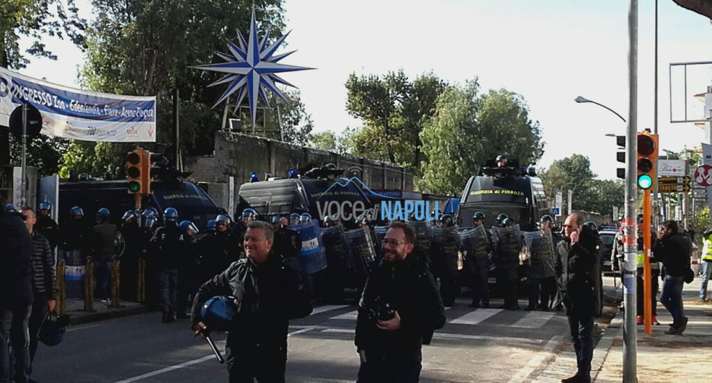 Assemblea sul Mezzogiorno, a Napoli arriva Renzi e scatta la protesta