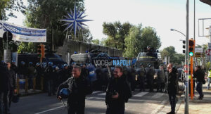 Assemblea sul Mezzogiorno, a Napoli arriva Renzi e scatta la protesta