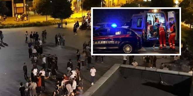 Prima la lite, poi la rissa: calci e pugni tra famiglie per il parcheggio di uno scooter