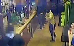 Napoli, rapina ad una tabaccheria con inseguimento a Posillipo