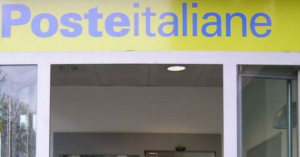 Rapina alla posta: ladro malmenato dalla folla