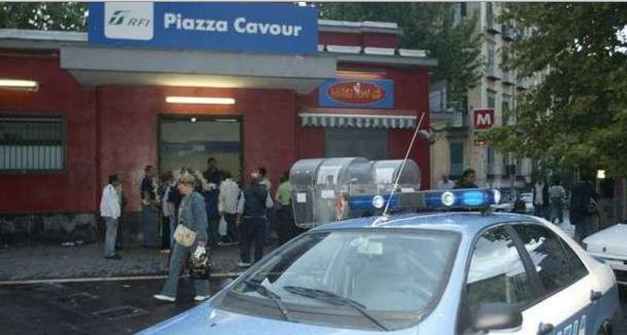 Napoli: rapina orologio a turista ingannandolo