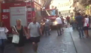 Napoli, crollano ancora pietre nei pressi di Galleria Umberto I