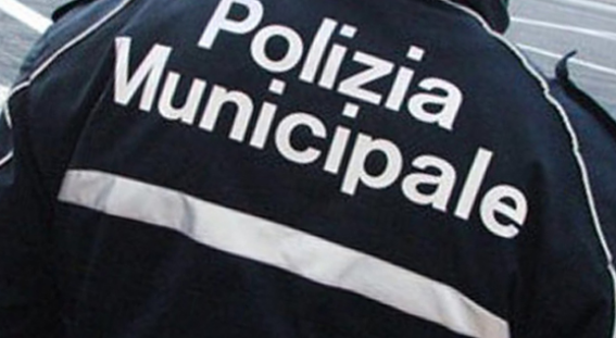 Choc a Napoli: ventenne prova a rubare pistola ad un vigile urbano