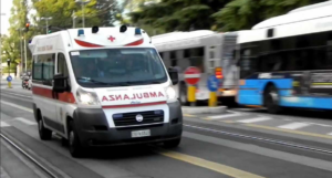 Campania: uomo rischia di morire, salvato dai bagnanti