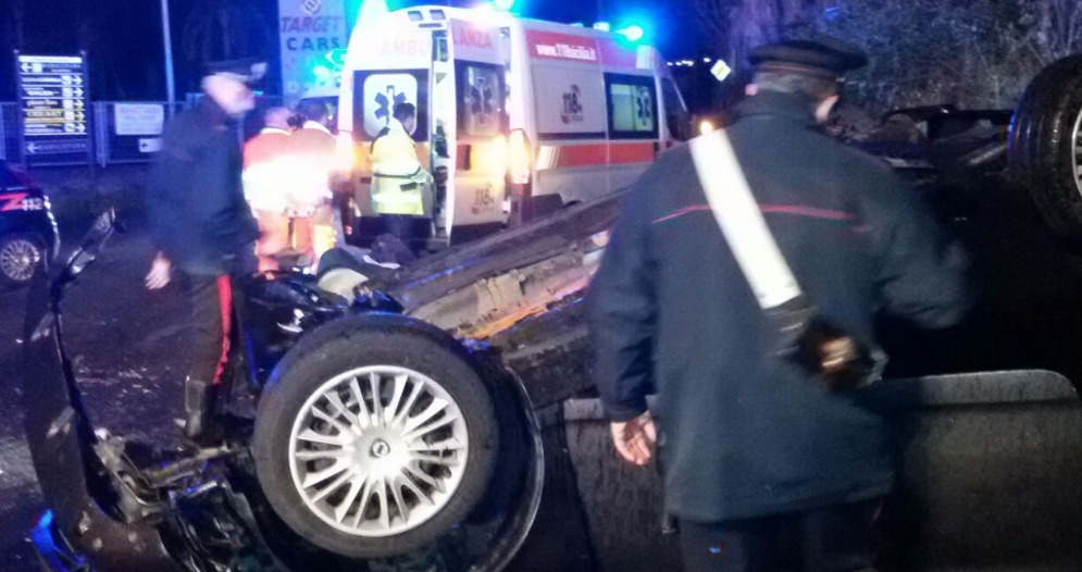 Incidente stradale nel napoletano: due giovani gravi