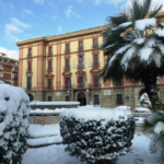 Freddo a Napoli, si ghiacciano fontane e strade