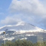Freddo a Napoli, si ghiacciano fontane e strade