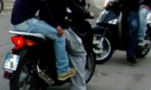 Napoli, Piazza Trieste e Trento come un far west: a due passi da Palazzo Reale accade di tutto