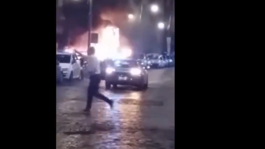 Paura a Napoli, molotov contro un taxi a Santa Lucia
