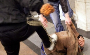 Violenza ad Avellino, difende la ragazza: pestato brutalmente