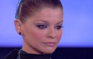 Paura per Alessandra Amoroso, vasto incendio nella sua casa in Puglia