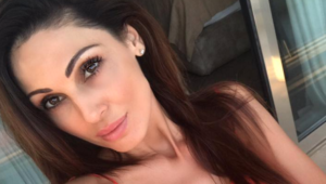 Anna Tatangelo, lo scatto in costume fa impazzire i fan