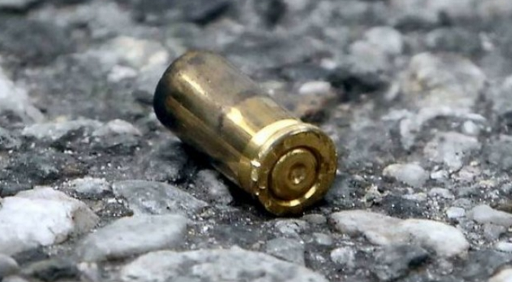 Spari a Napoli, giovane ferito da un colpo d'arma da fuoco