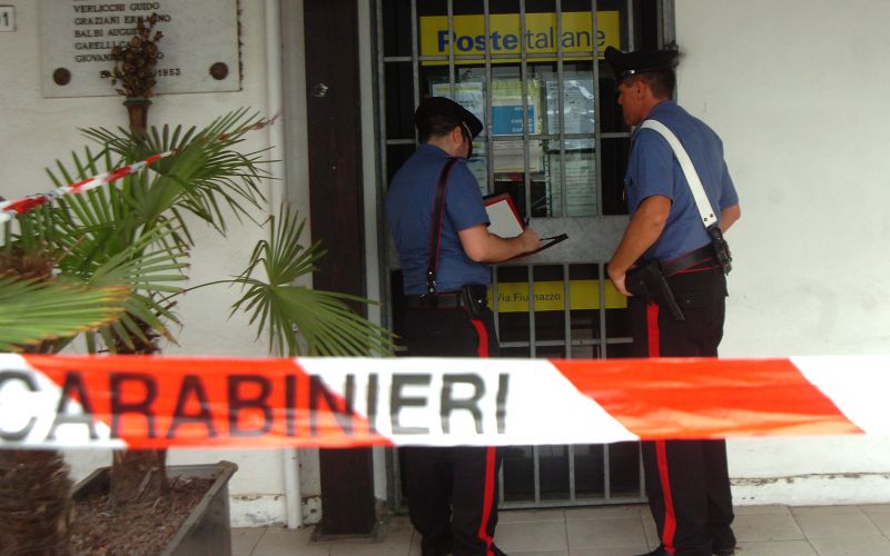 Scafati, rapine alle poste: rubati anche i soldi per le pensioni