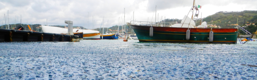 Disagi per i bagnanti in costiera amalfitana, invasione di meduse a Furore